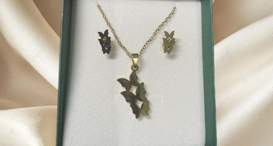 JUEGO DE CADENA CON DIJE Y ARETE DE MARIPOSAS