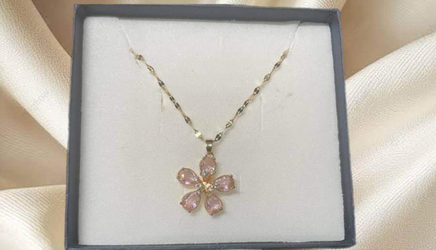 COLLAR DE FLOR ROSA DE CRISTAL